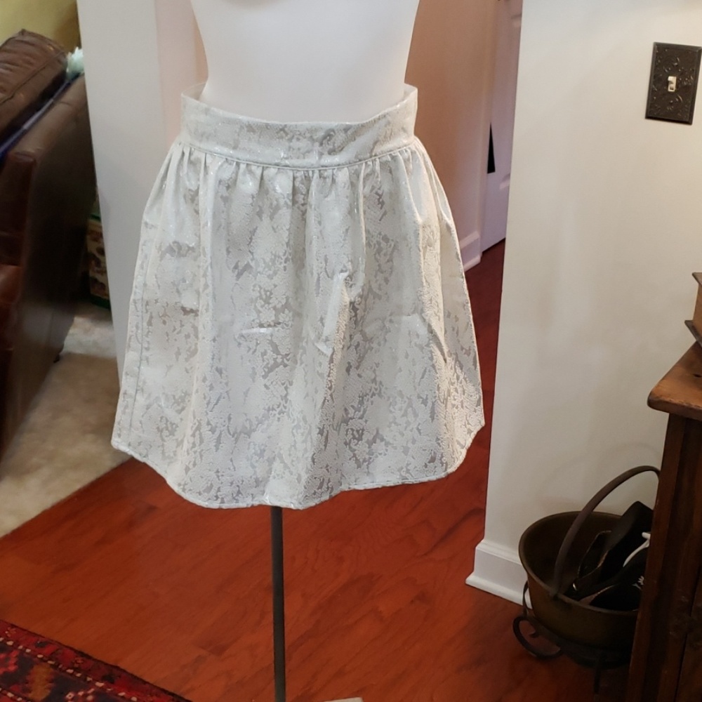 Copper key Skirt NWT